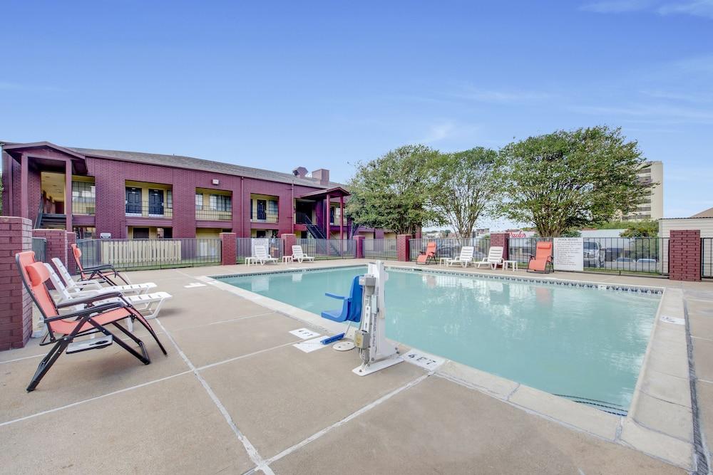 Days Inn By Wyndham College Station University Drive Exteriör bild