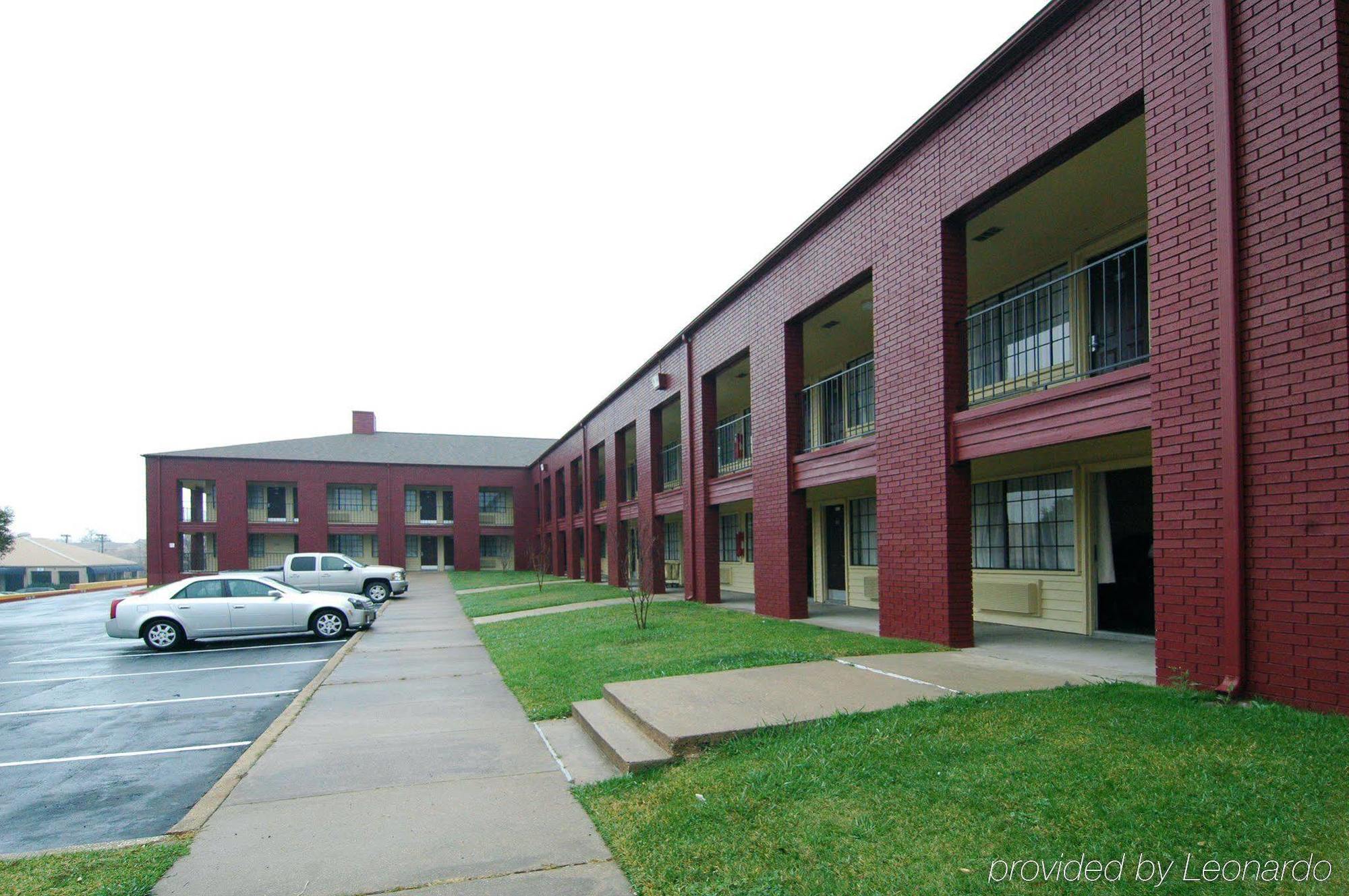 Days Inn By Wyndham College Station University Drive Exteriör bild