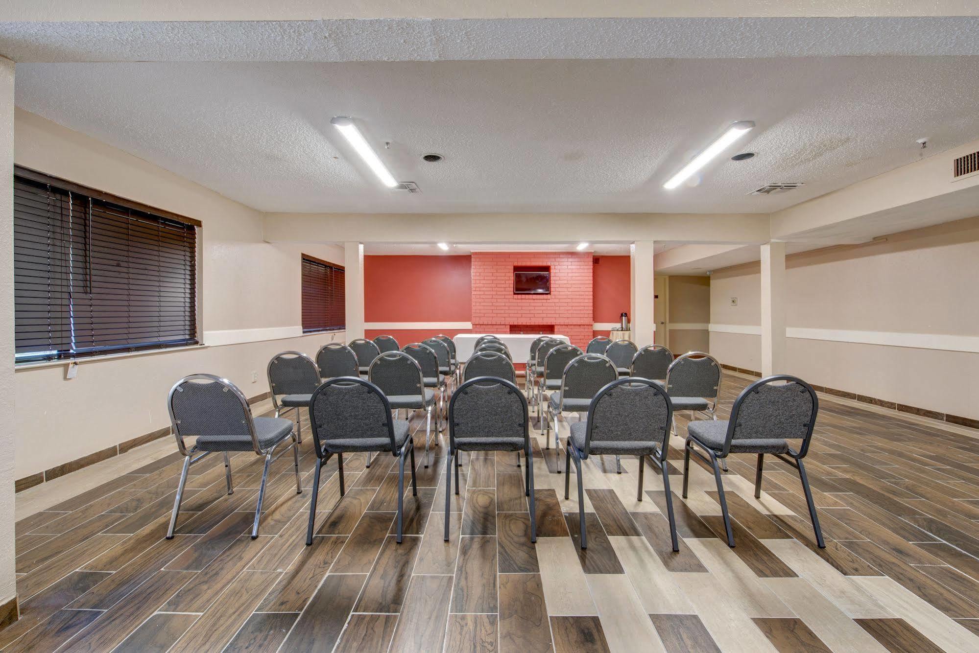Days Inn By Wyndham College Station University Drive Exteriör bild